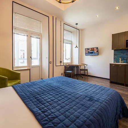 Loft Design Near Maidan Апартаменти *