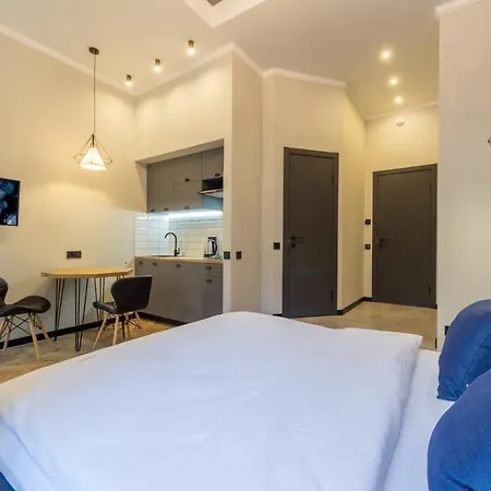 Loft Design Near Maidan Апартаменти Київ