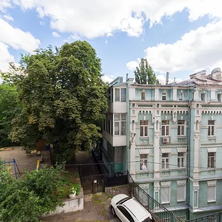 Loft Design Near Maidan Апартаменти Київ