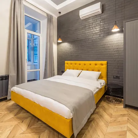 Апартаменти Loft Design Near Maidan